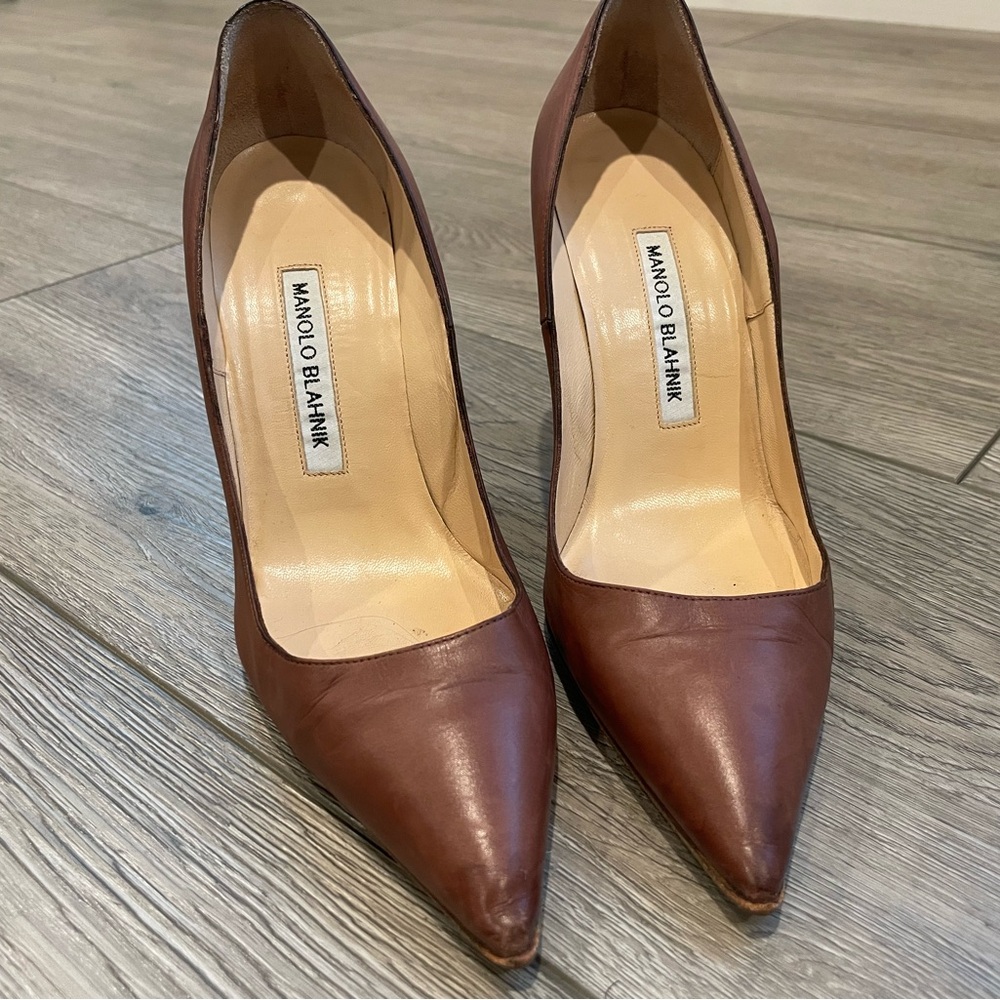 Manolo Blahnik Chocolate Brown Pointed-Toe Leather Pumps - Picture 6 of 12